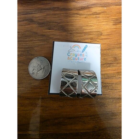 Vintage Avon Silver Tone Pierced Earrings Fashion  Hoops CrissCross Daily Night - Picture 2 of 3